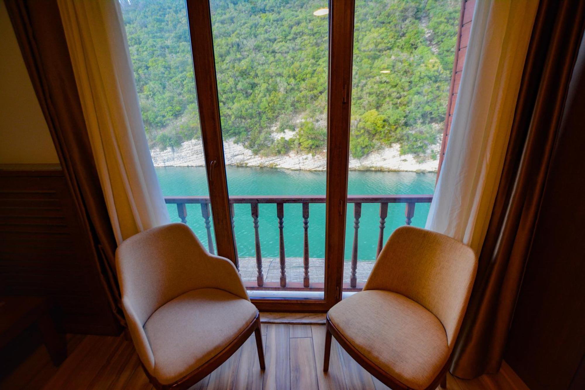 Hill River Hotel Аґва Екстер'єр фото