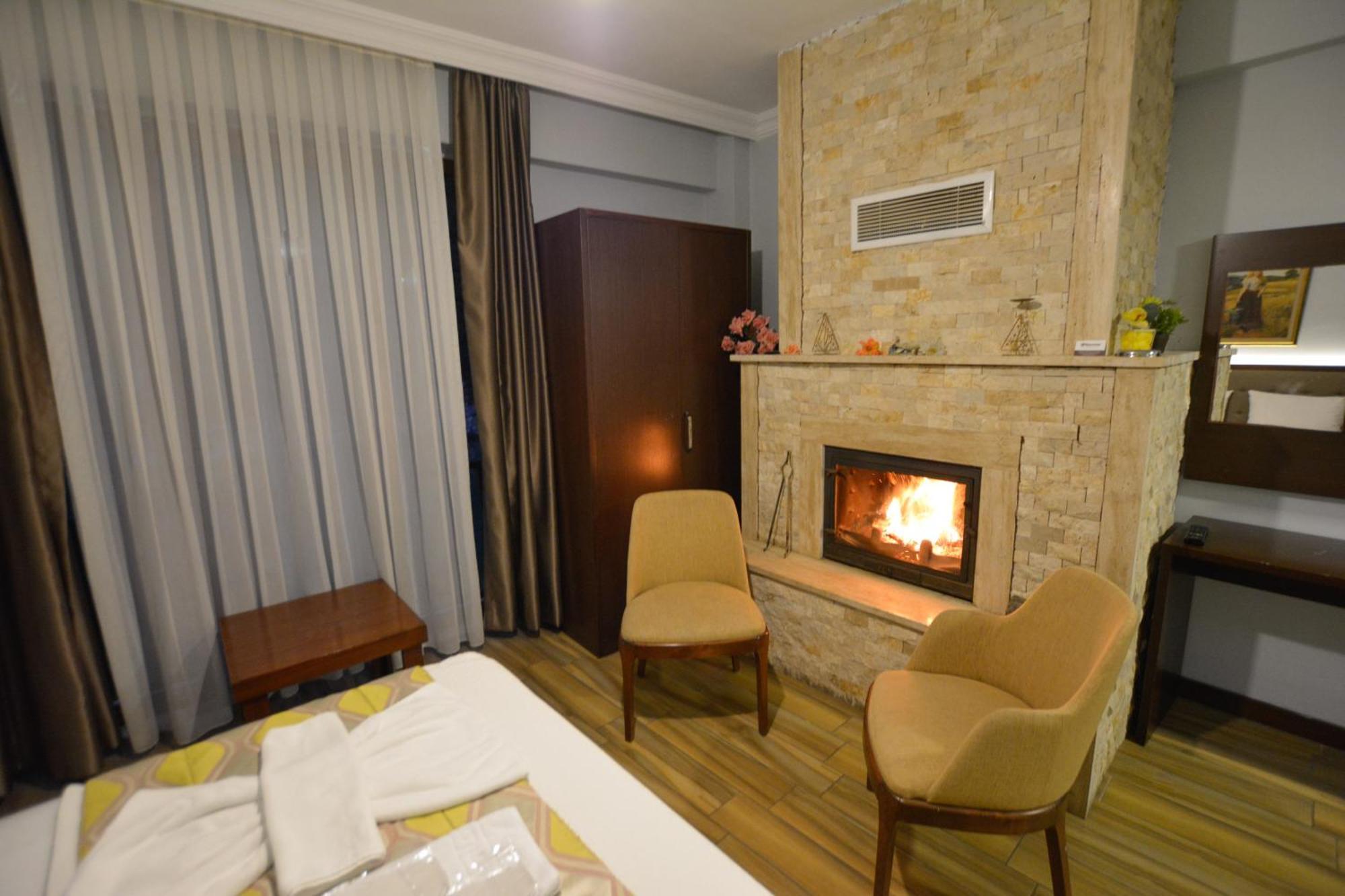 Hill River Hotel Аґва Екстер'єр фото
